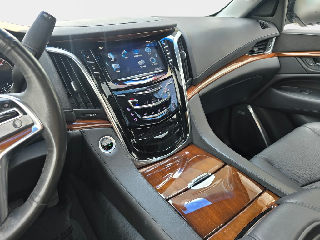 Used 2016 Cadillac Escalade Luxury AWD/4WD image 24