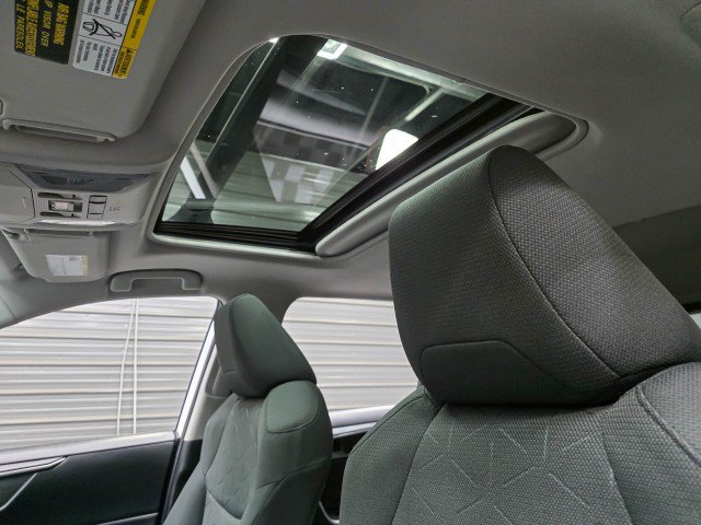 Used 2020 Toyota RAV4 XLE w/ Convenience Package AWD/4WD image 18