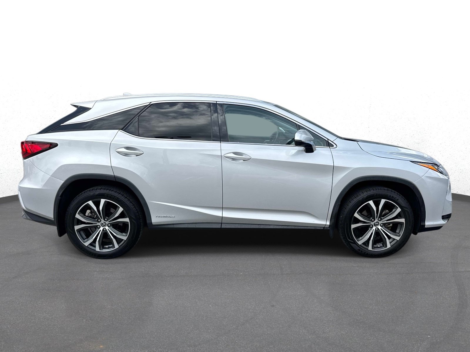 Used 2018 Lexus RX 450h AWD w/ Premium Package image 2