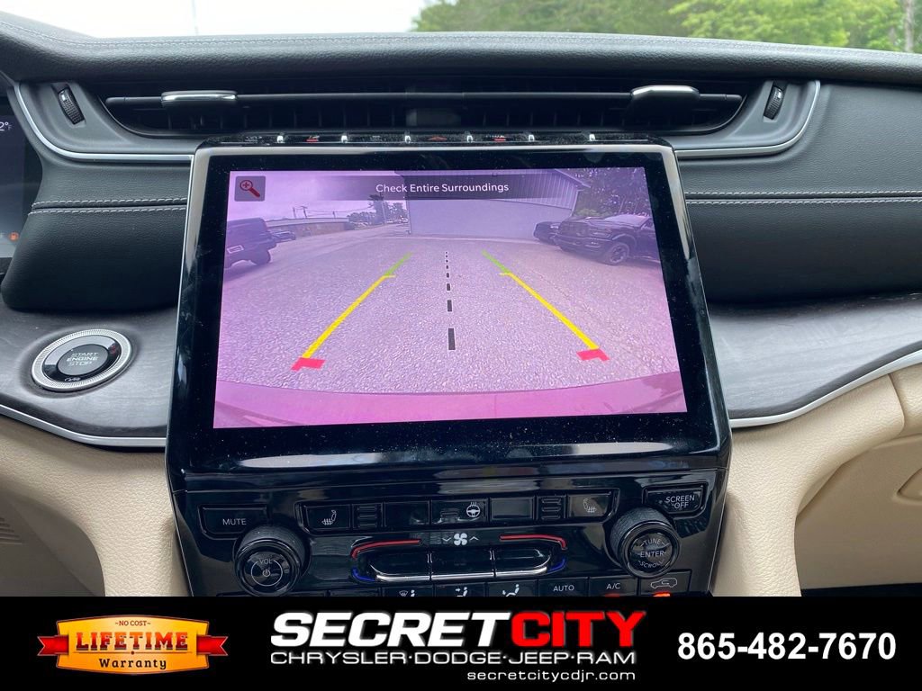 Used 2023 Jeep Grand Cherokee L Limited AWD/4WD image 16