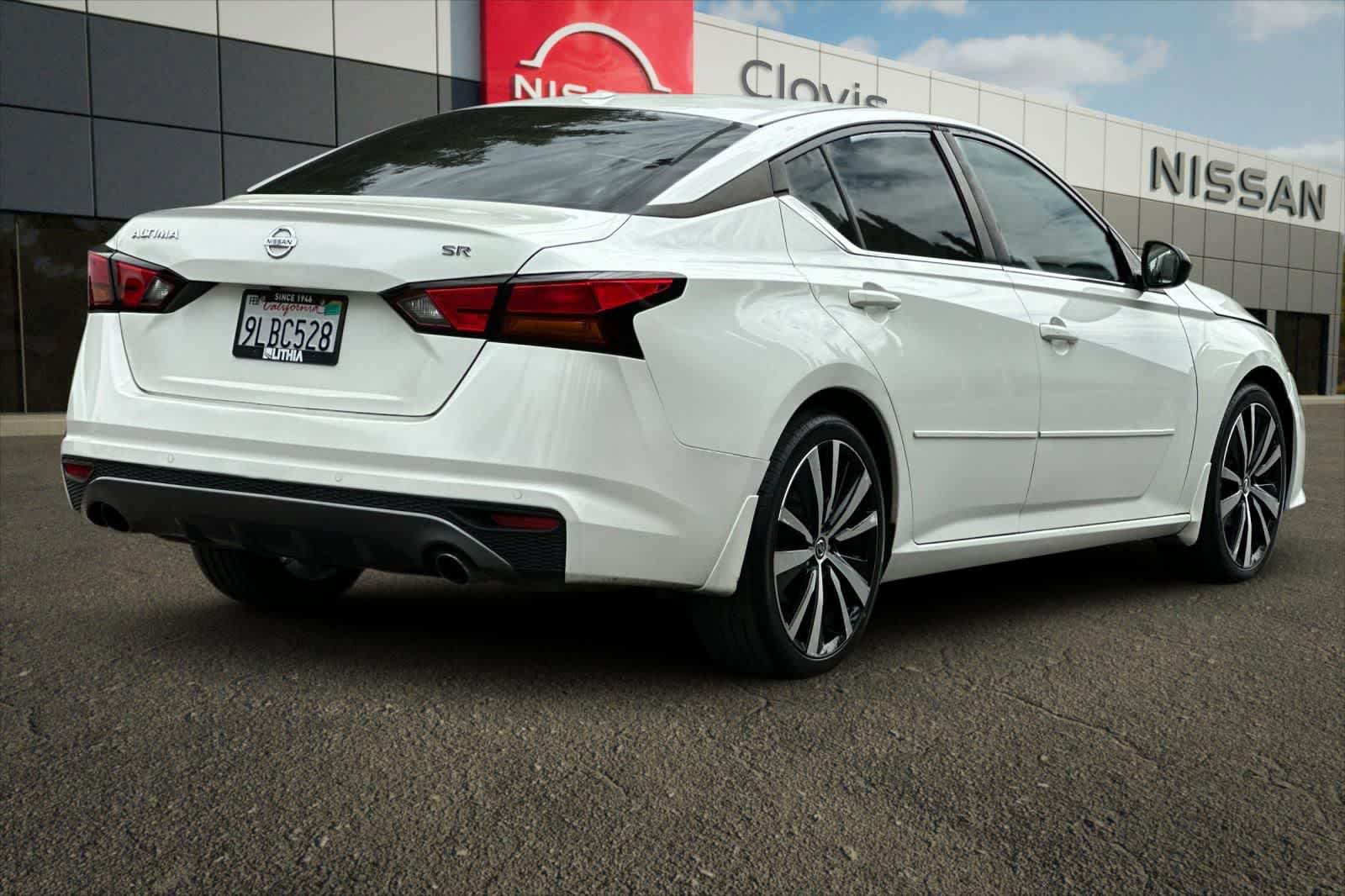 Used 2021 Nissan Altima 2.5 SR FWD image 3