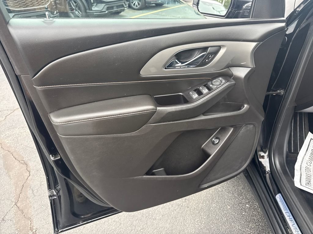 Used 2018 Chevrolet Traverse LT FWD image 31
