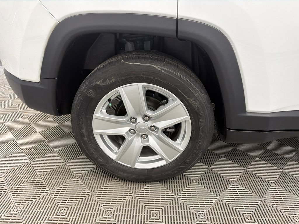 Used 2022 Jeep Compass Latitude FWD image 17