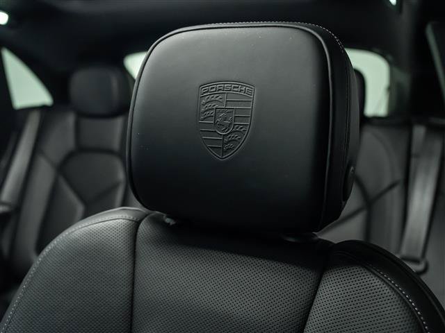 Certified 2026 Porsche Macan AWD/4WD image 23