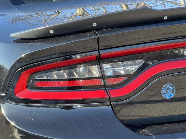 Used 2017 Dodge Charger SXT w/ Plus Group RWD image 8