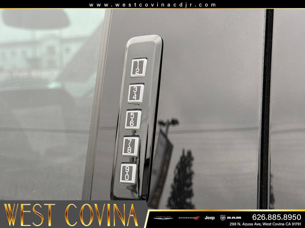 Used 2023 Ford F150 Lariat w/ Trailer Tow Package AWD/4WD image 18