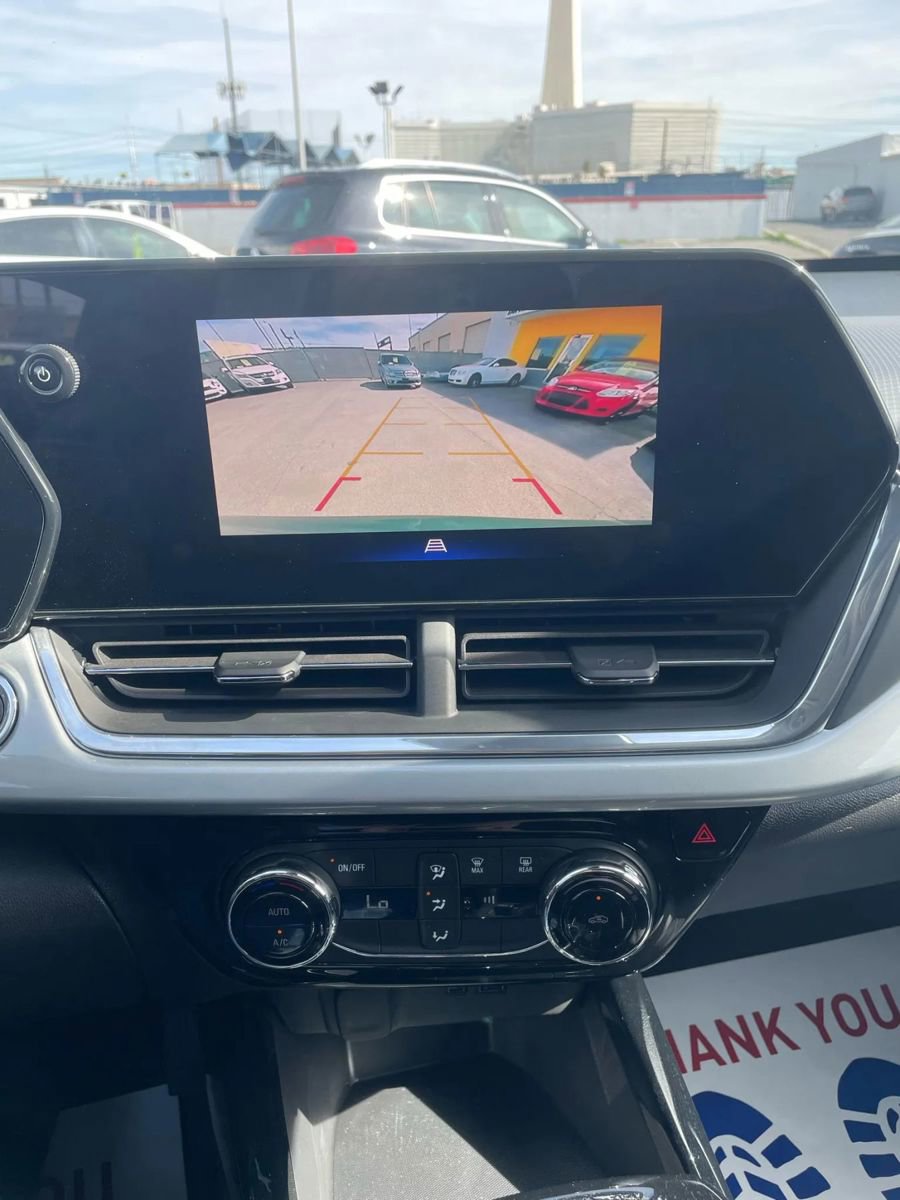 Used 2025 Chevrolet Trax LT image 11