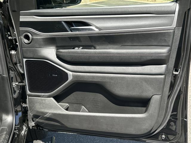 New 2026 Jeep Grand Wagoneer L Limited AWD/4WD image 17