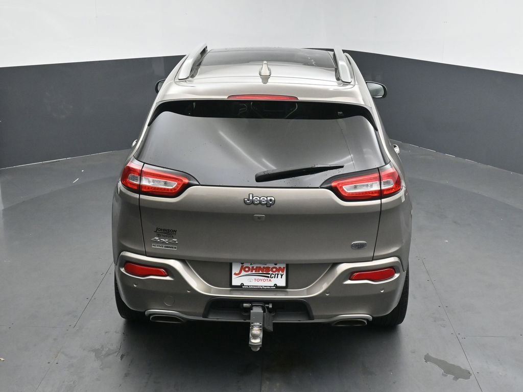 Used 2017 Jeep Cherokee Overland w/ Technology Group AWD/4WD image 31