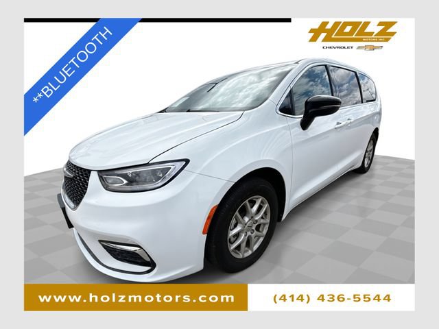 Used 2025 Chrysler Pacifica Select