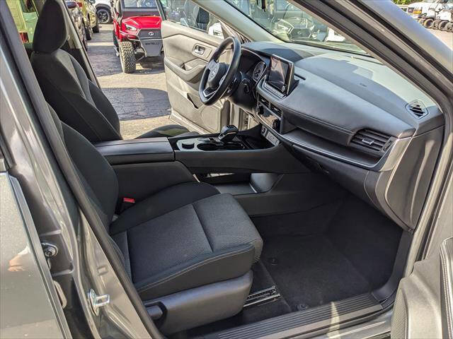 Used 2024 Nissan Rogue SV image 16