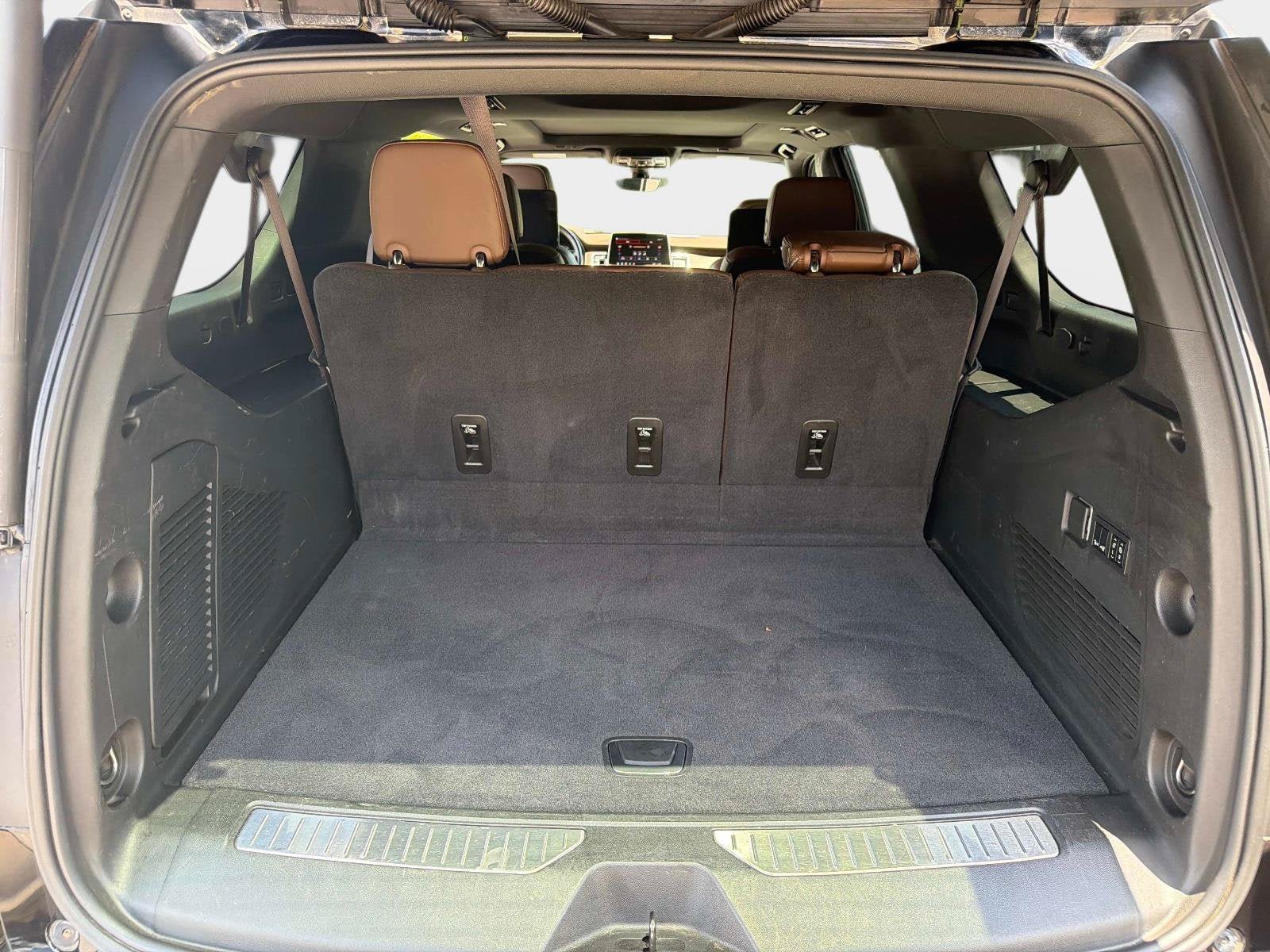 Used 2021 Chevrolet Suburban High Country w/ Premium Package RWD image 12
