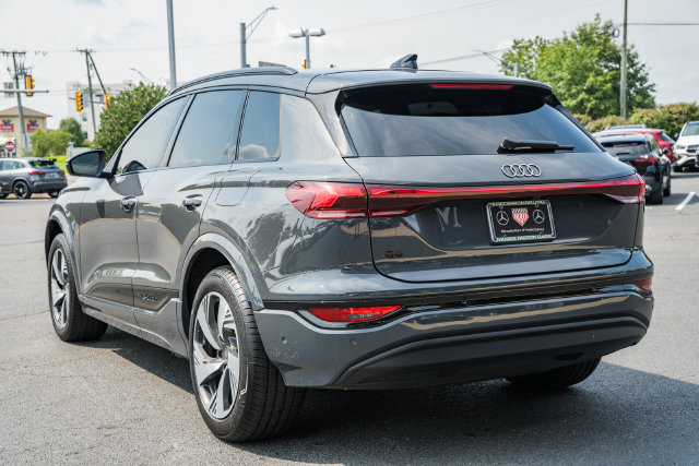 Used 2025 Audi Q6 e-tron Premium Plus w/ Premium Plus AWD/4WD image 5
