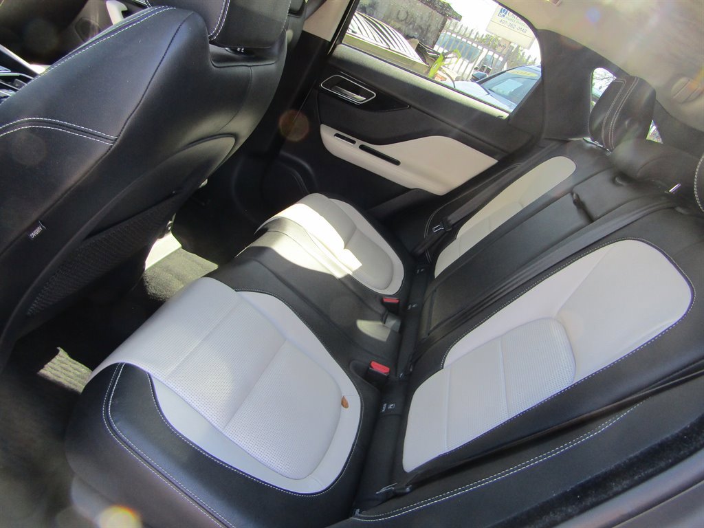 Used 2019 Jaguar F-PACE R-Sport image 8