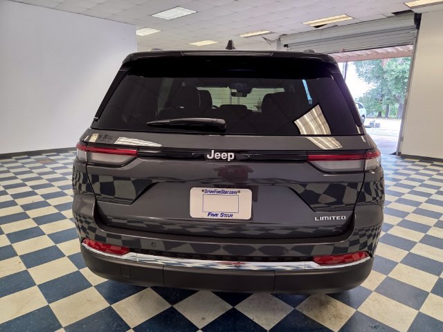 Used 2025 Jeep Grand Cherokee Limited RWD image 6