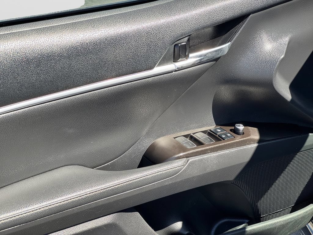 Used 2022 Toyota Camry XSE FWD image 10