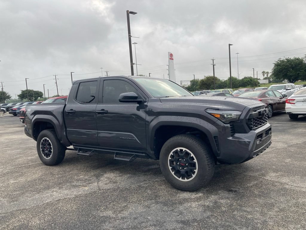 Used 2025 Toyota Tacoma TRD Off-Road AWD/4WD image 3