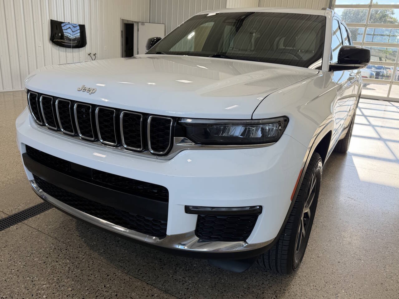 Used 2025 Jeep Grand Cherokee L Limited AWD/4WD image 19