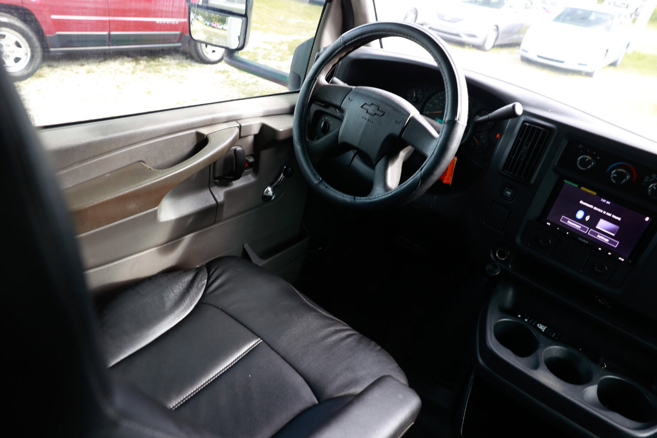 Used 2004 Chevrolet Express 3500 image 12