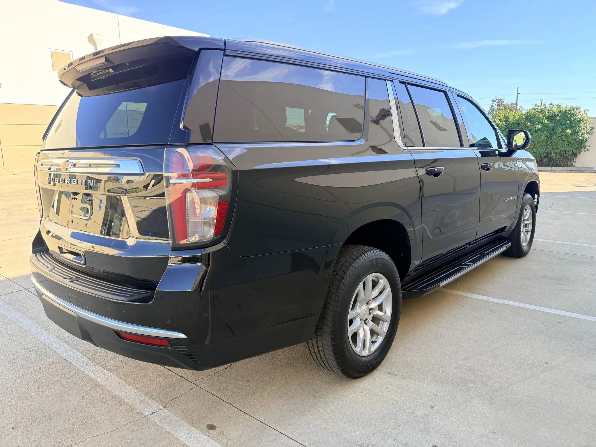 Used 2021 Chevrolet Suburban LS image 5