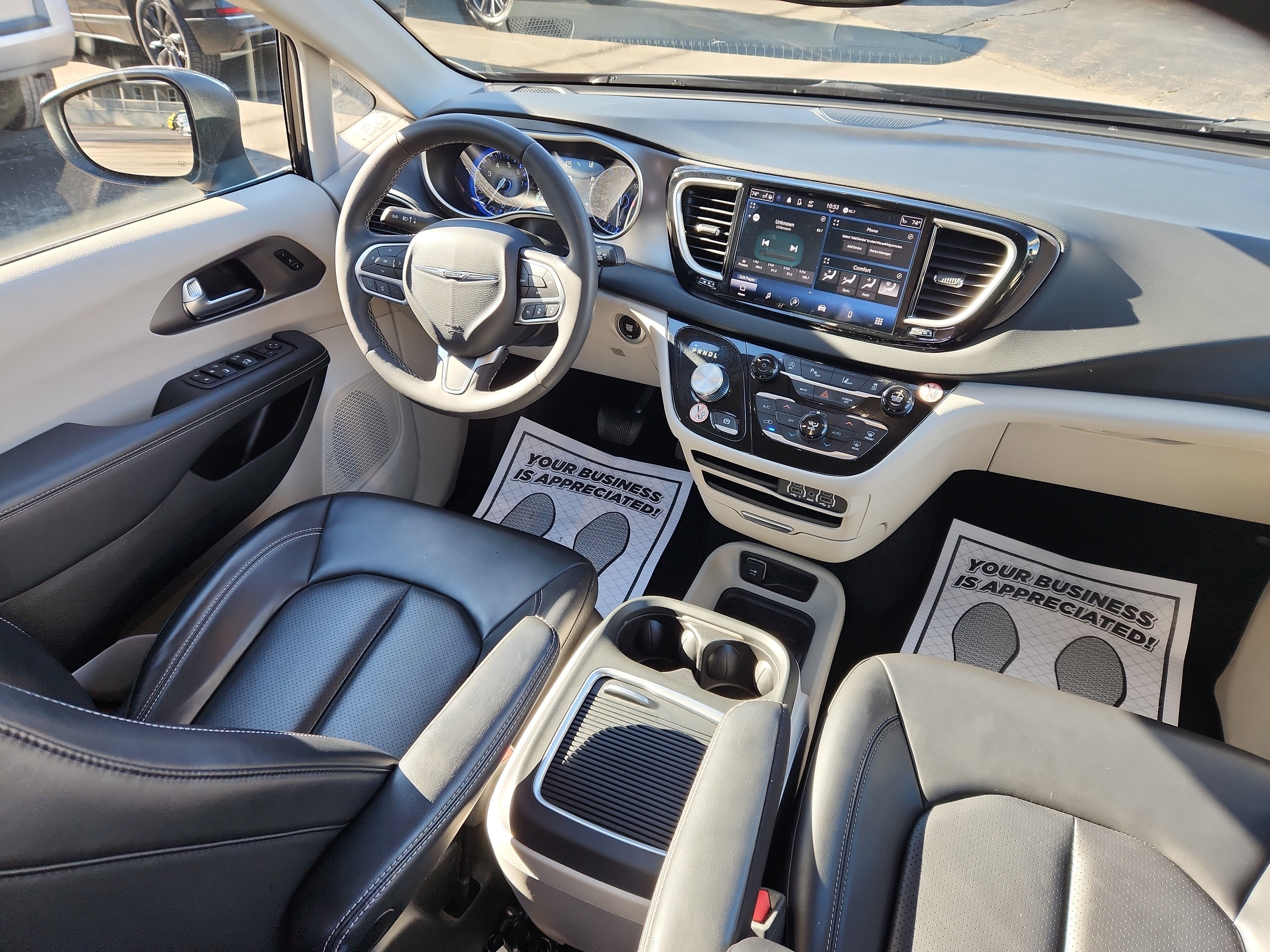 Used 2023 Chrysler Pacifica Touring-L image 32