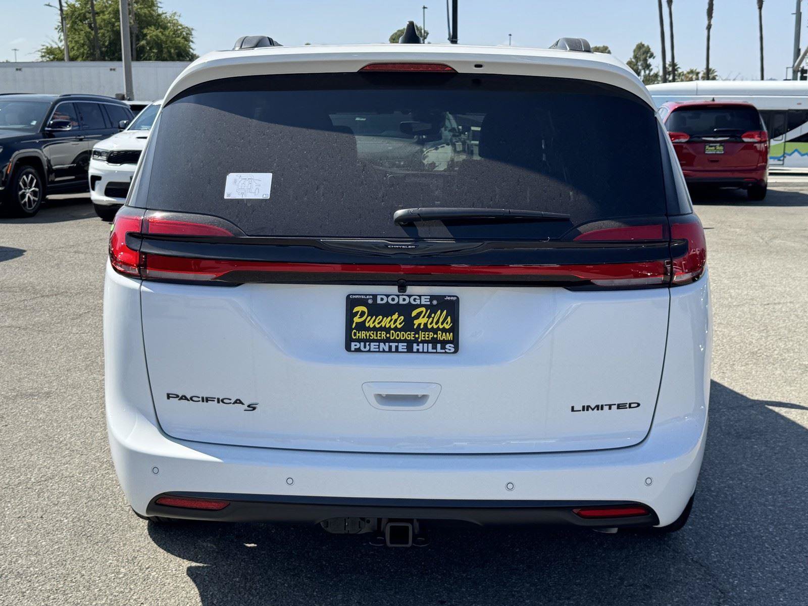 New 2026 Chrysler Pacifica Limited w/ S Appearance Package FWD image 4
