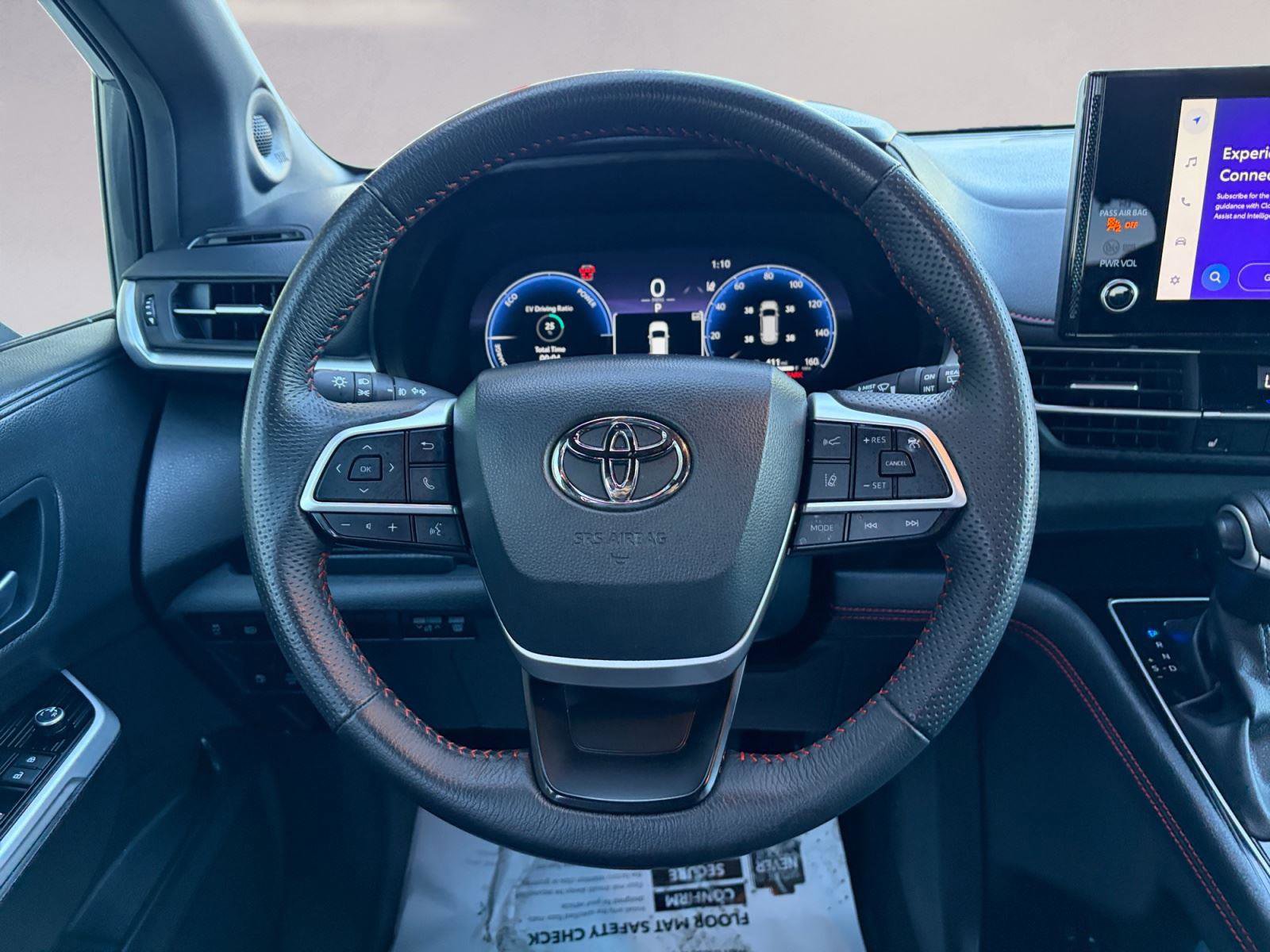 Used 2025 Toyota Sienna XSE w/ XSE Plus Package image 12