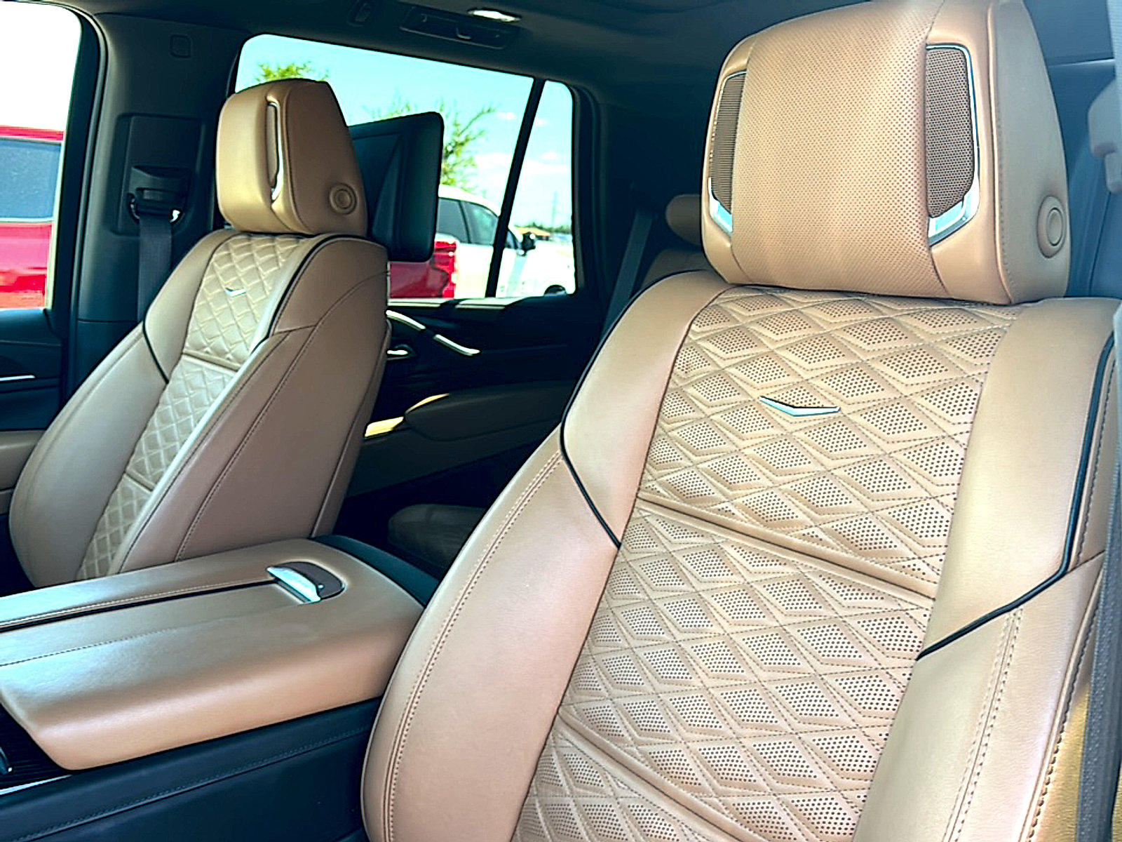 Used 2021 Cadillac Escalade Premium Luxury AWD/4WD image 14