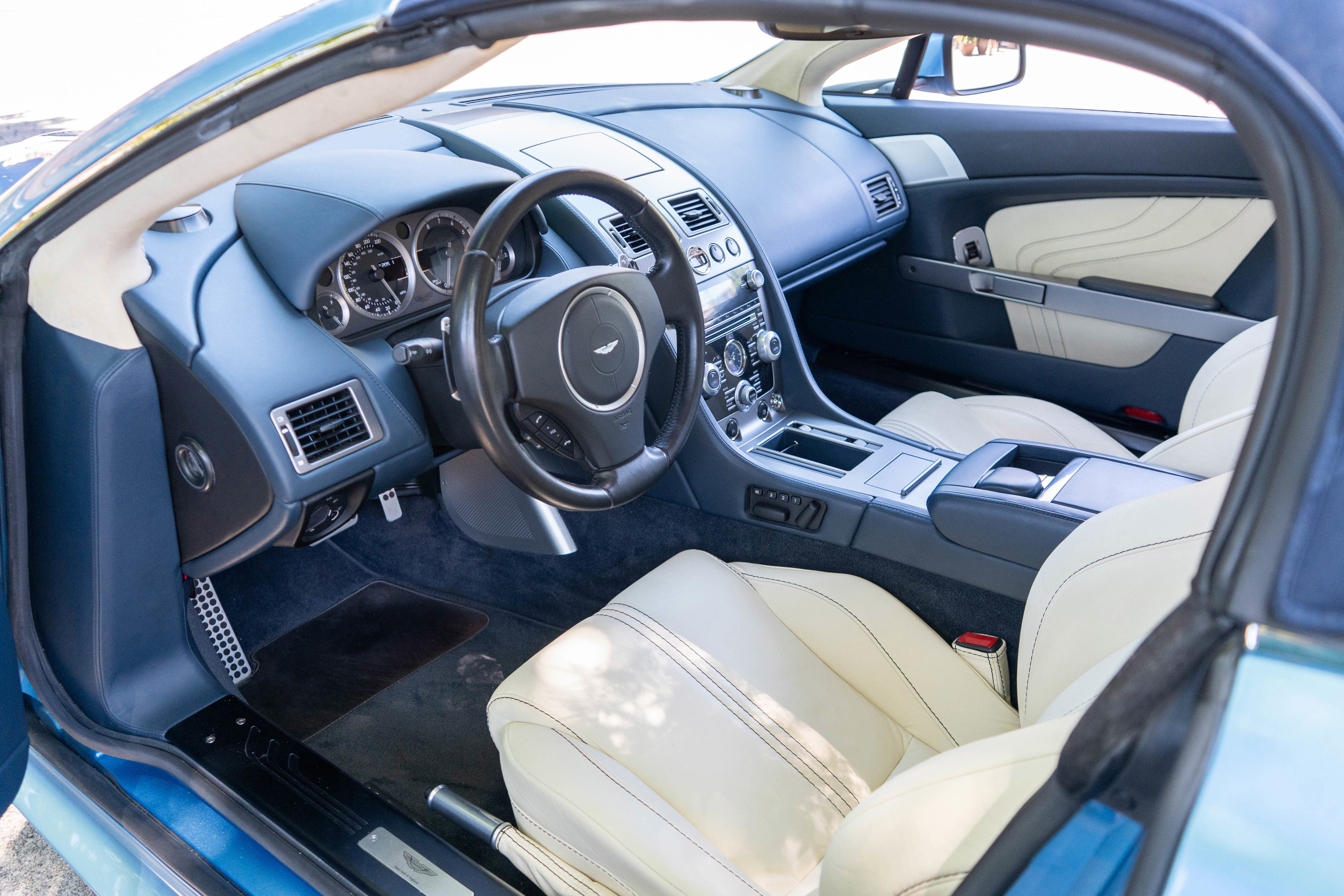 Used 2012 Aston Martin V8 Vantage S RWD image 3