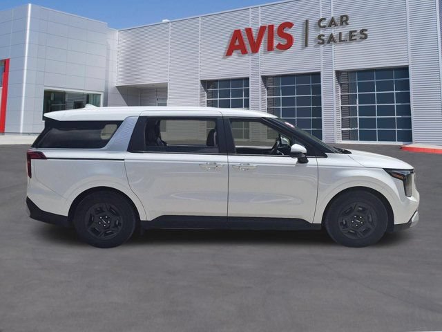 Used 2025 Kia Carnival FWD image 5