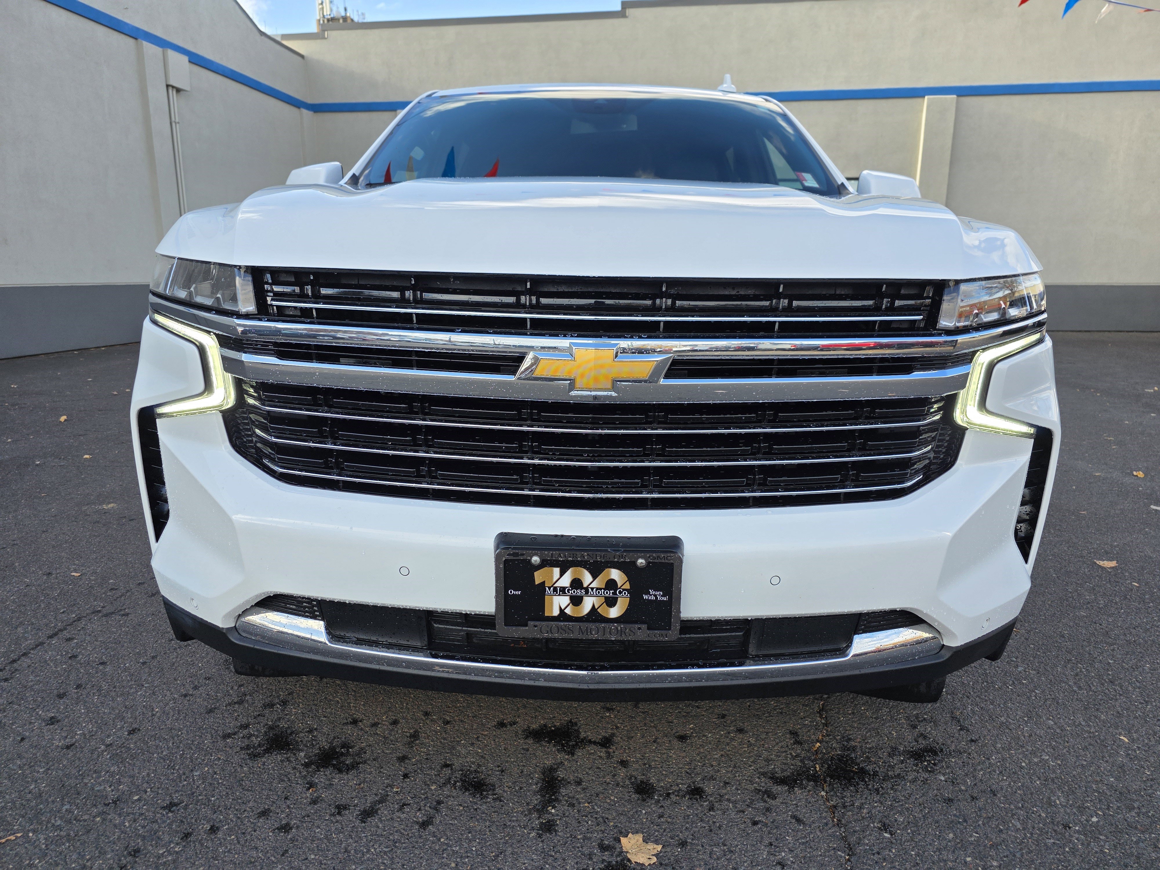 Used 2023 Chevrolet Suburban LT image 2