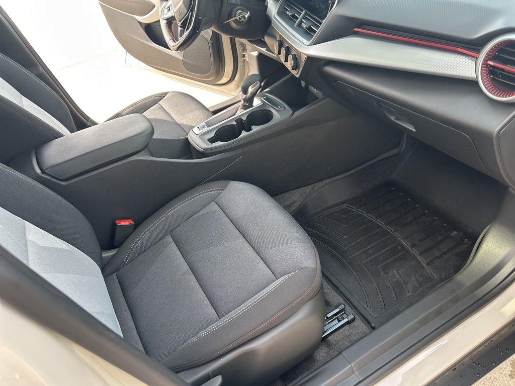 Used 2026 Chevrolet Trax RS w/ Sunroof Package image 28