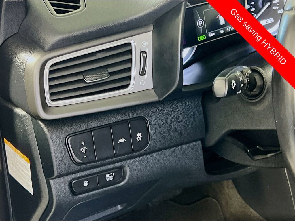 Used 2017 Kia Niro LX image 10