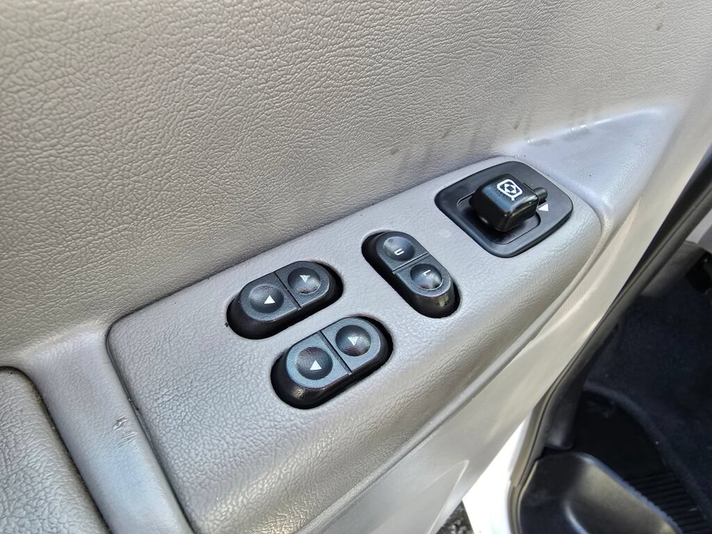 Used 2002 Ford E-250 and Econoline 250 RWD image 17