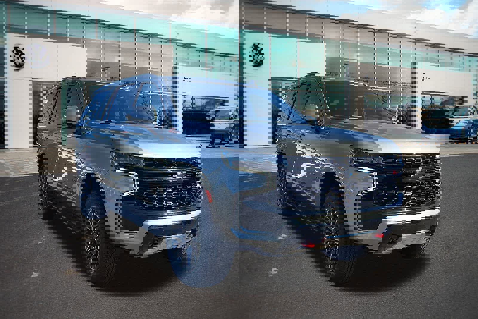 Used 2023 Chevrolet Tahoe Z71 w/ Luxury Package image 3