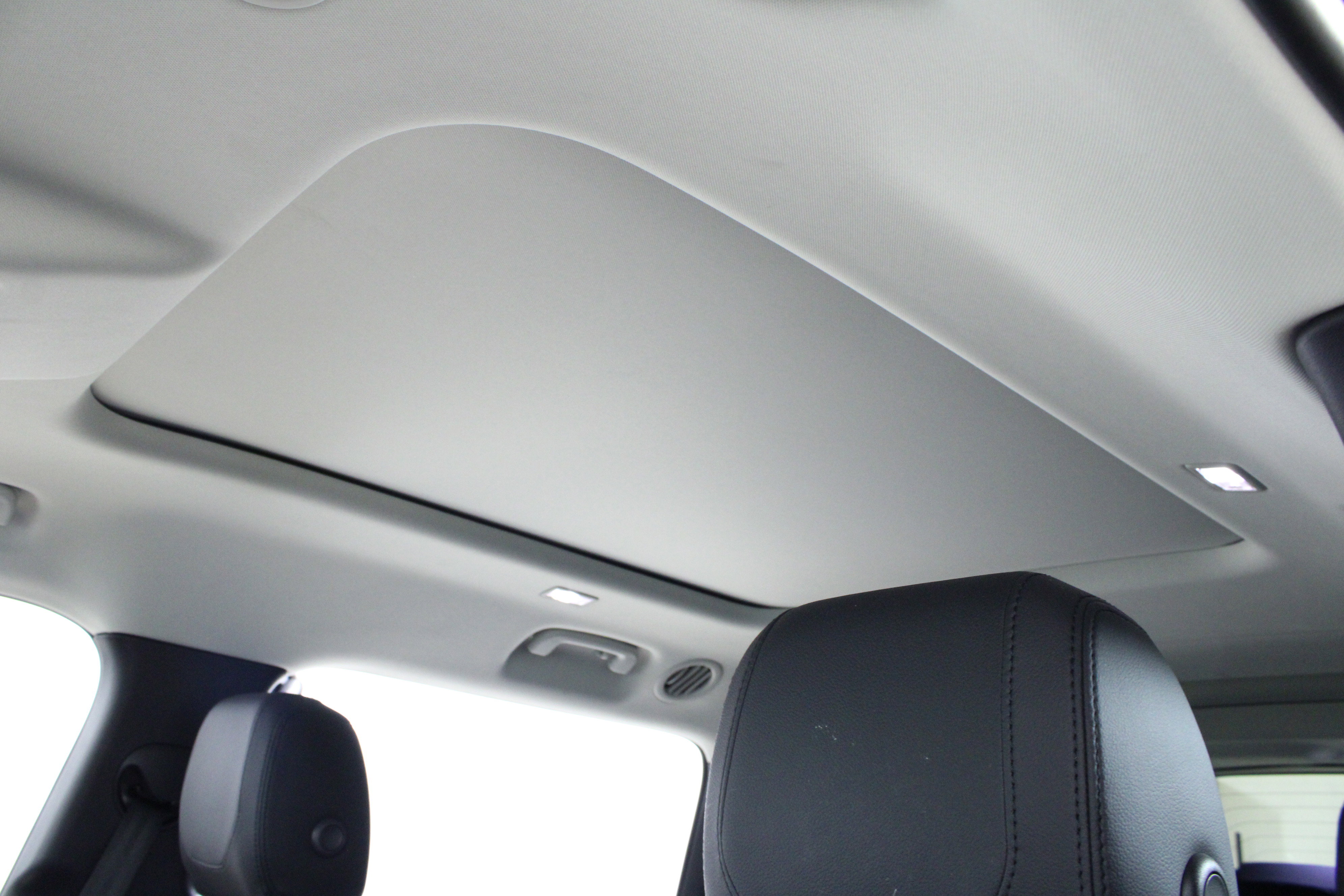 Used 2023 Land Rover Defender 130 S image 28