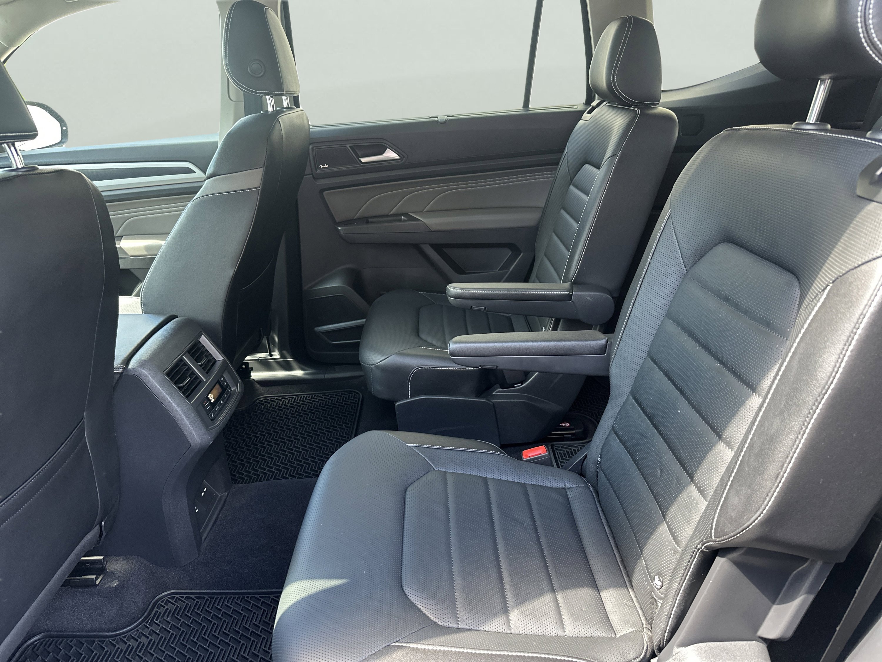 Used 2022 Volkswagen Atlas SEL Premium image 11