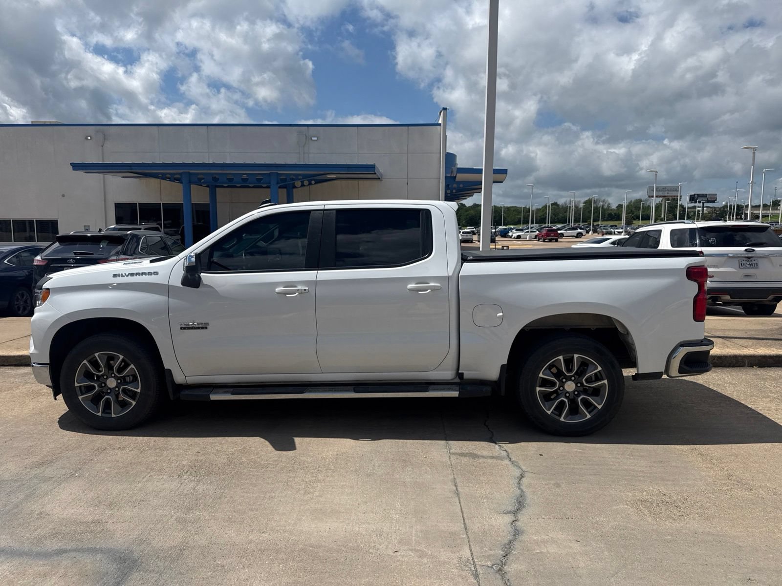 Used 2025 Chevrolet Silverado 1500 LT w/ Texas Edition Plus RWD image 2