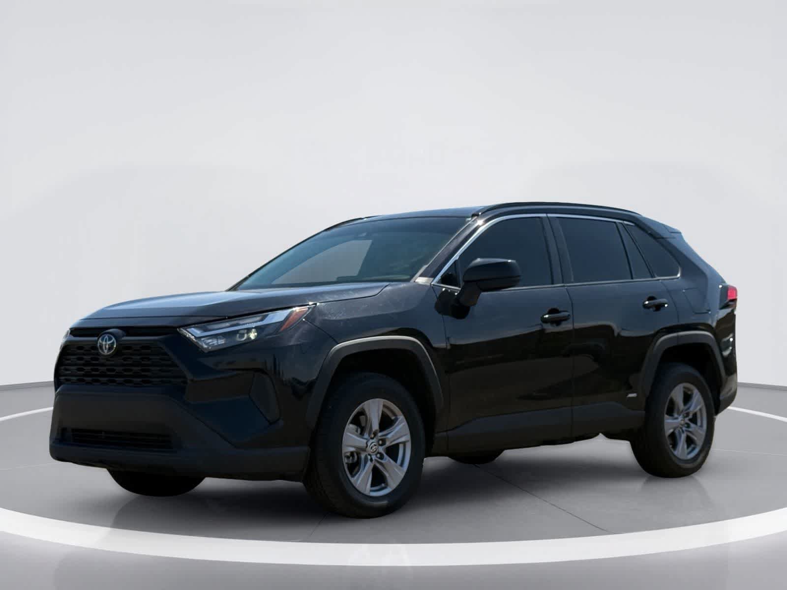 Used 2023 Toyota RAV4 LE AWD/4WD image 2