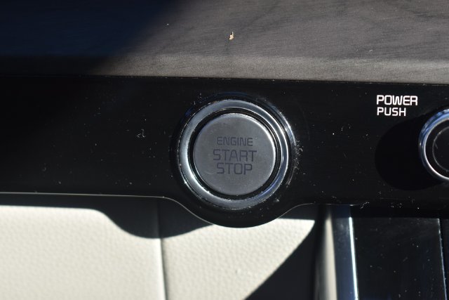 Used 2024 Kia Carnival EX FWD image 27