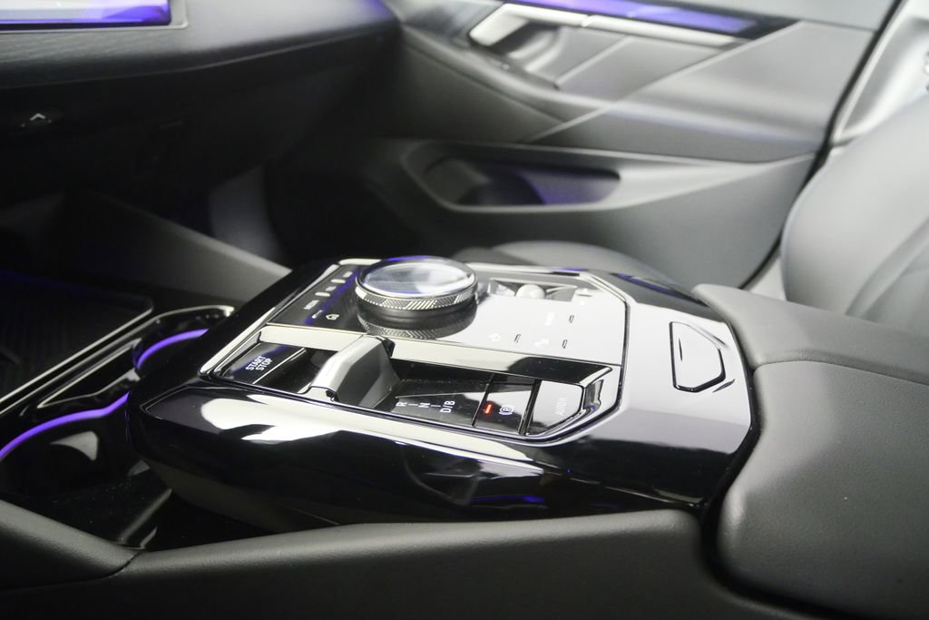 Used 2025 BMW i5 eDrive40i w/ M Sport Package image 26