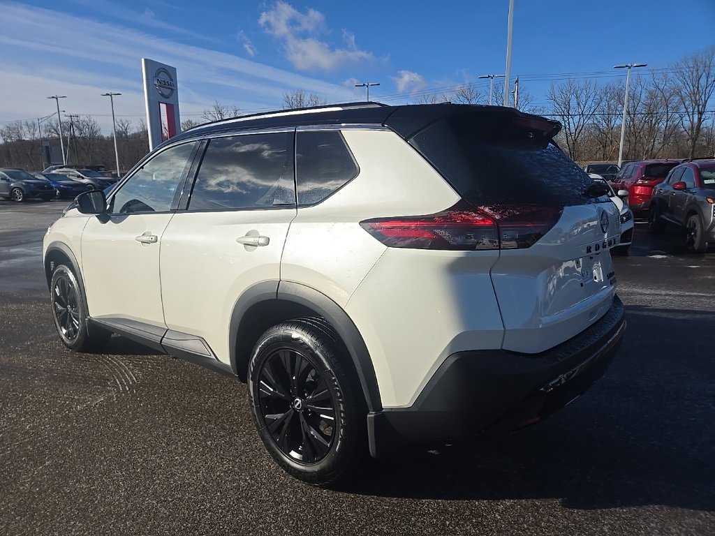 Used 2023 Nissan Rogue SV w/ SV Premium Package image 5