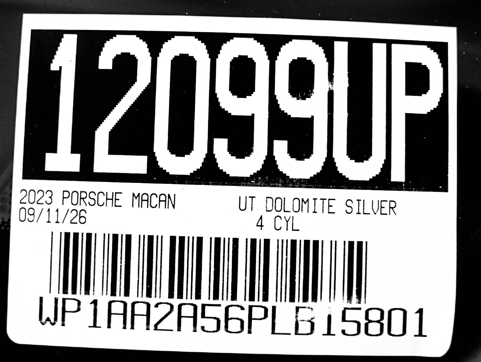 Certified 2023 Porsche Macan AWD/4WD image 29