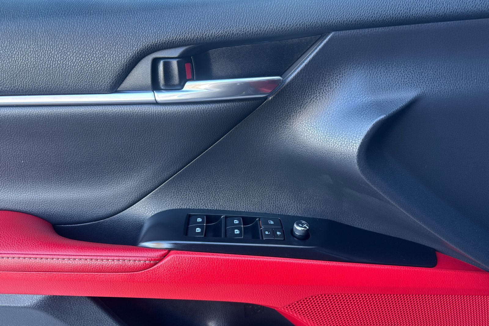 Used 2020 Toyota Camry XSE image 15