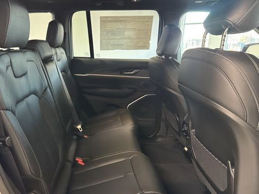 New 2026 Jeep Grand Cherokee Limited w/ Limited Altitude Package AWD/4WD image 28