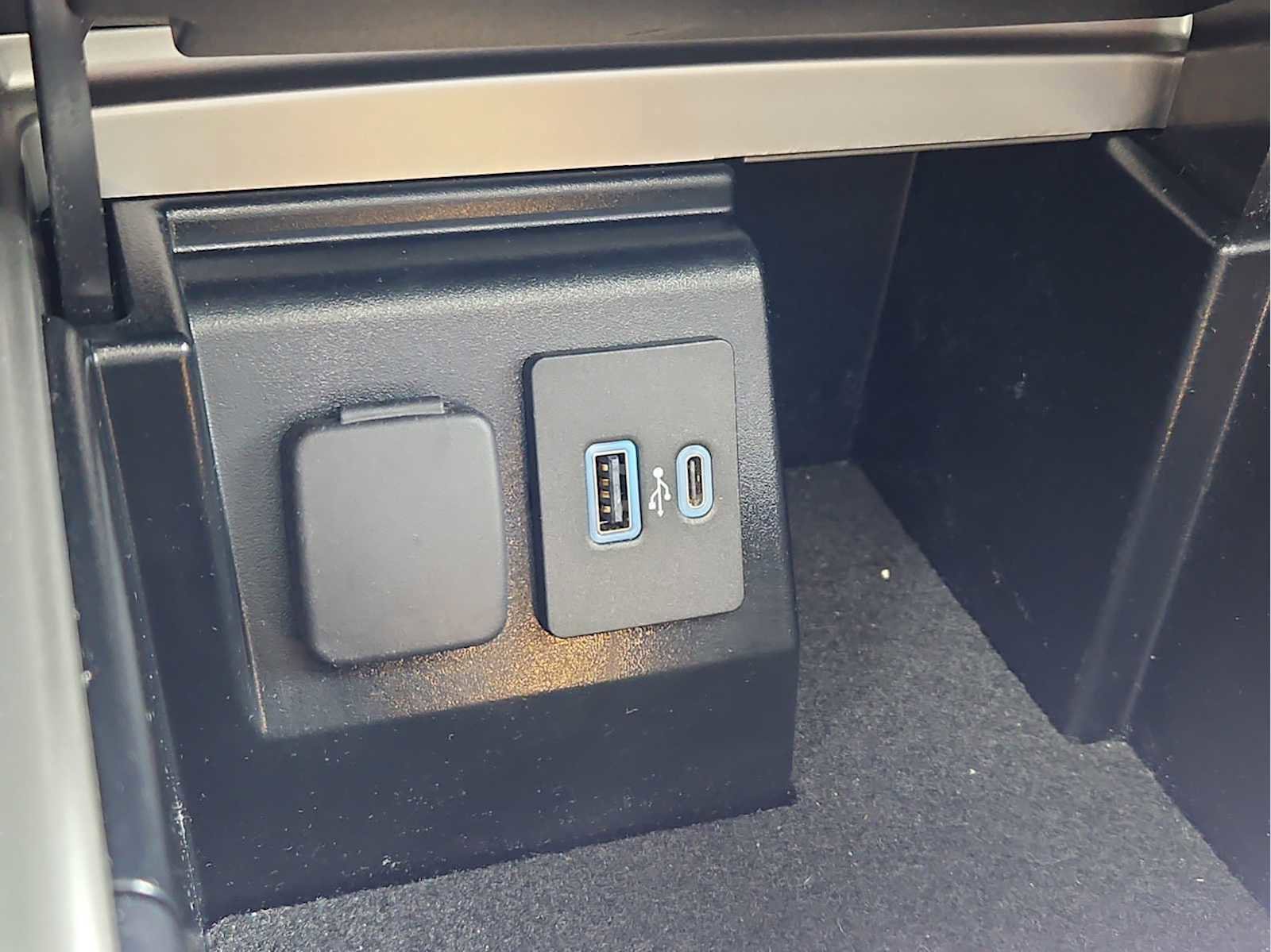 Used 2022 Ford Explorer ST-Line w/ Class IV Trailer Tow Package AWD/4WD image 31