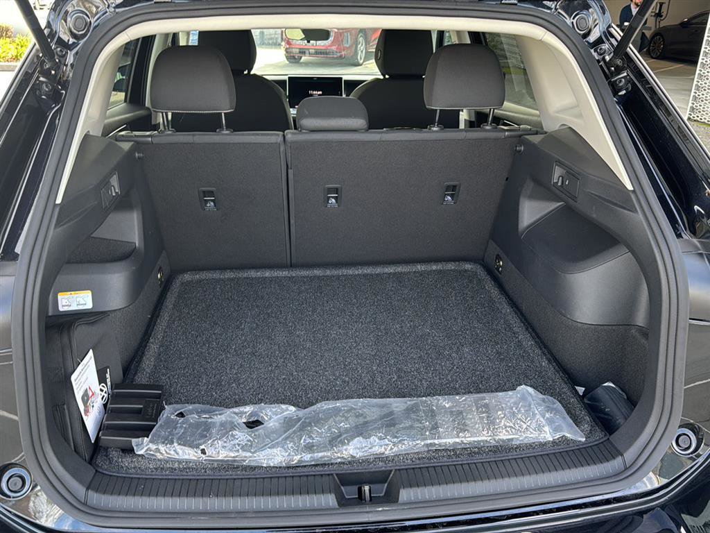 Used 2025 Volkswagen Tiguan S w/ 18" Wheel Package image 16