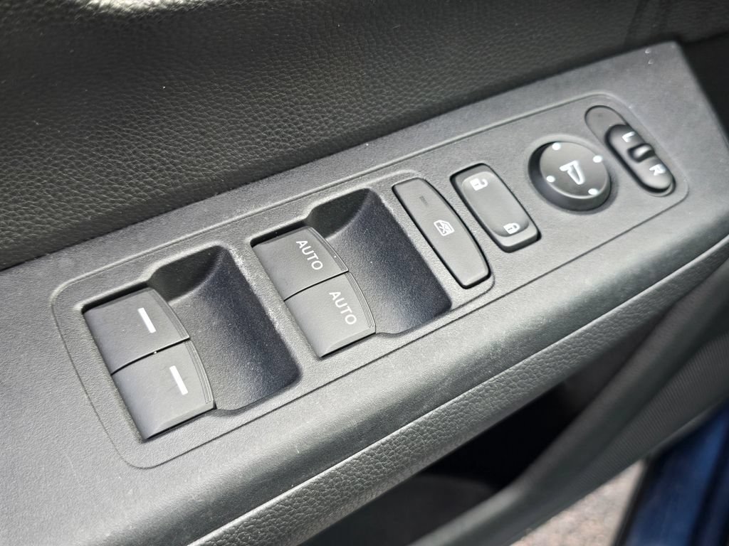 Used 2025 Honda CR-V EX image 16