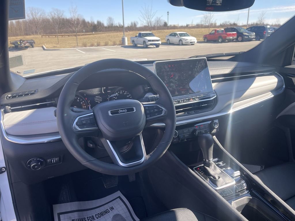 Used 2024 Jeep Compass Limited image 17