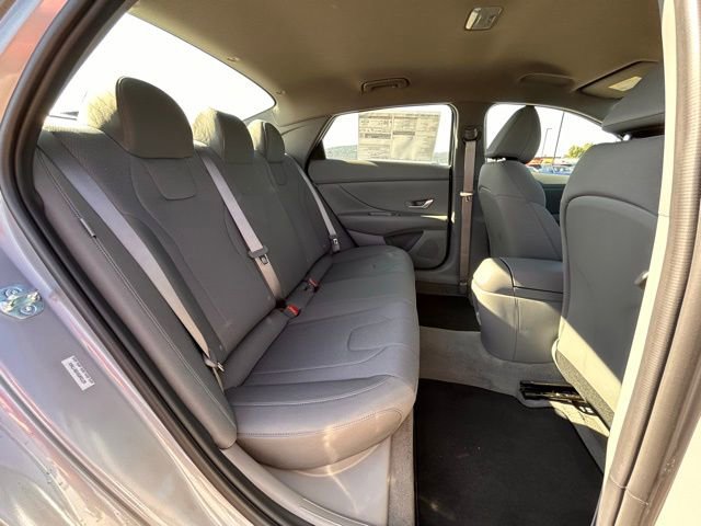 Used 2025 Hyundai Elantra SE FWD image 31